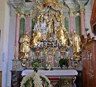 Seitenaltar mit Erntekrone