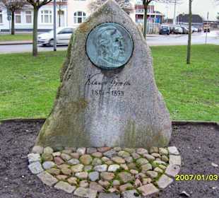 Ein Gedenkstein an Klaus-Groth!