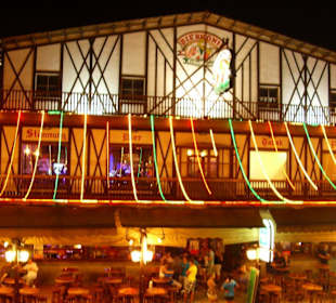 Bierkönig in der Nacht