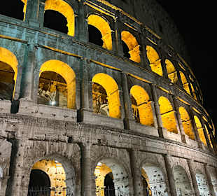 Colosseum bei Nacht