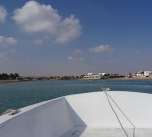 Mit dem Motorboot durch klein Venedig von Ägypten