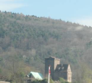Die Vorderburg wird auch Landschadenburg genannt
