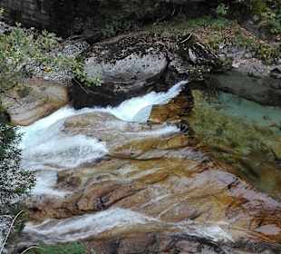 Vor dem Wasserfall