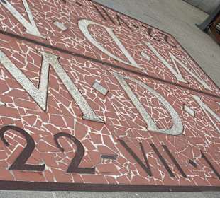 Plac Konstytucji - mozaika