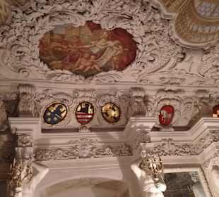 Im Riesensaal von Schloss Ehrenburg