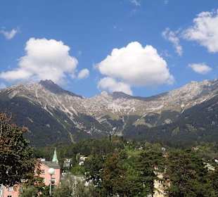 Wolken über den Bergen