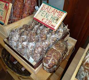 Das Salami-Angebot der Metzgerei