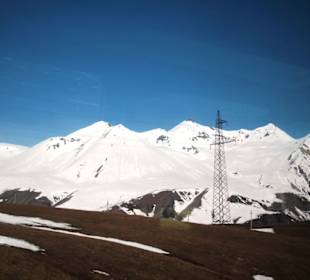 Völkerfreundschaftsdenkmal - Kaukasus