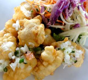 Accras mit Salat