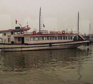 Im Hafen von Bai Chay