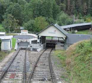 Blick vom Zug auf die Talstation
