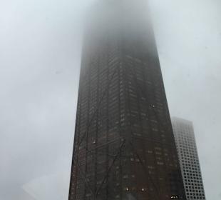 John Hankock Center im Nebel