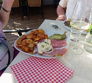 Sülze mit Bratkartoffeln 