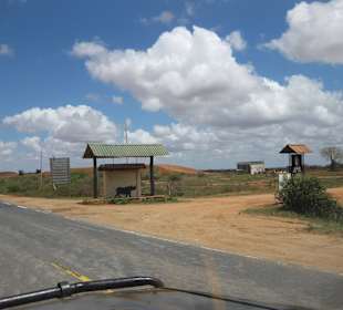 Zum Bachuma-Tor (Tsavo-Ost)