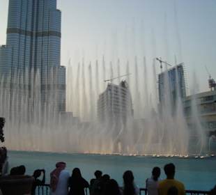 Wasserspiele vor dem Burj Khalifa