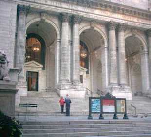 Eingang der Public Library