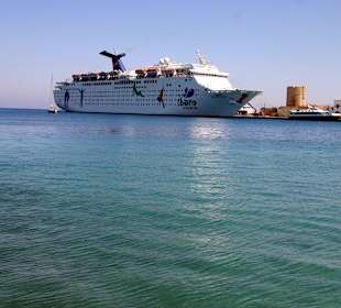 Miasto Rodos. Port Mandraki