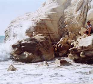 Brandung am Kalkfelsen