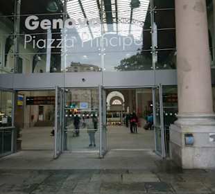 Die Glastür vom Haupteingang.