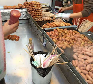 Myeongdong (Shopping- & Foodmeile)