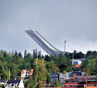 Ansicht des Holmenkollen von Oslo aus