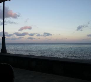 Abenddämmerung an der Promenade