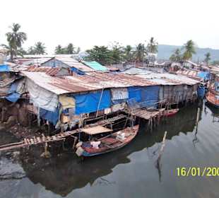 River Duong Dong und Wohnhäuser
