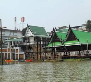 Flußfahrt um die Insel