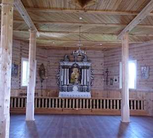 Inneres der Holzkirche