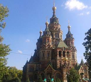 Peter Paul Kathedrale vor Palastanlage Peterhof