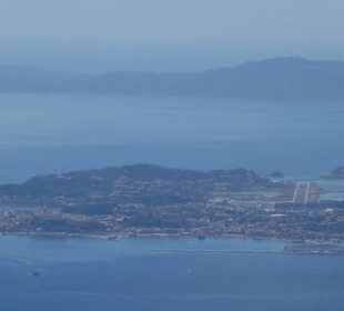 Blick auf Korfus Flughafen 