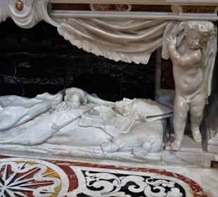 Bischofsgrab in der Kathedrale Santa Maria