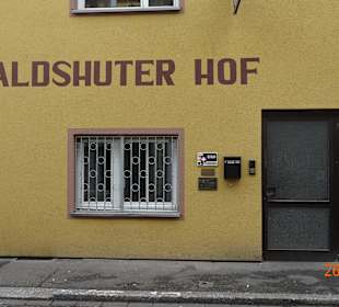 Fassadenrückseite/Nebenstrasse