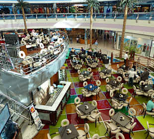 Cafe im Innneren der Mall