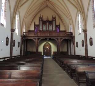 Im Kircheninnenraum
