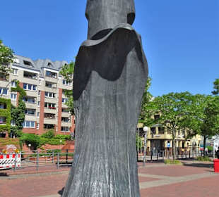 Ansichten des Denkmals "Madonna der Seefahrt"