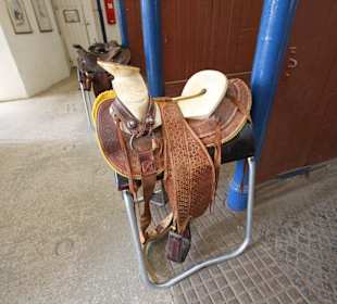 Exponate im Marstall Museum