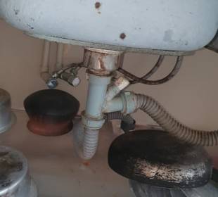 Unter der Spüle