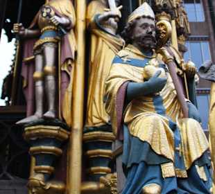 Figuren im Schönen Brunnen