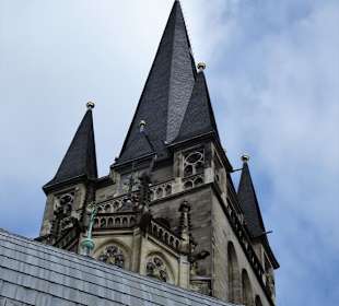 Außenansicht des Aachener Doms