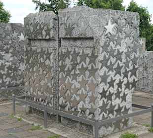Sternendenkmal vor der Sternbrücke