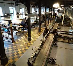Rundgang durch die Maschinenhalle der Tuchfabrik