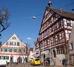 Durchgangsstraße mit Fachwerk