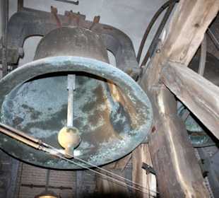 Eine der Glocken im Toren