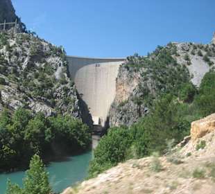 Zapora przy jeziorze Oymapinar