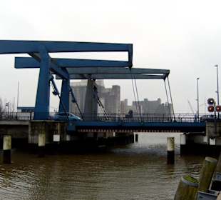 Eine Klappbrücke!