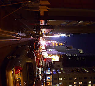 Nachts vorm Hotel Park Central