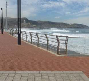 Spaziergang an der Strandpromenade Las Canteras