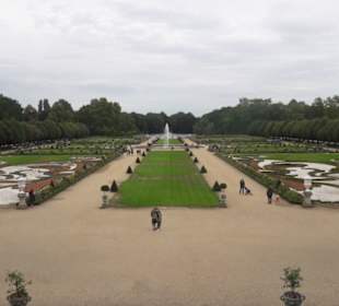 Blick vom Schloss in den Park
