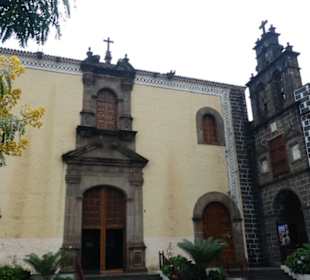 Die Kirche San Agustin am Platz der Verfassung
